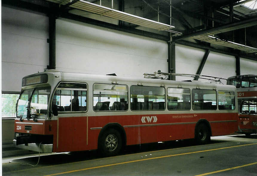 (067'105) - WV Winterthur - Nr. 224 - Volvo/Tscher Enteiser am 24. April 2004 in Winterthur, Depot Grzefeld