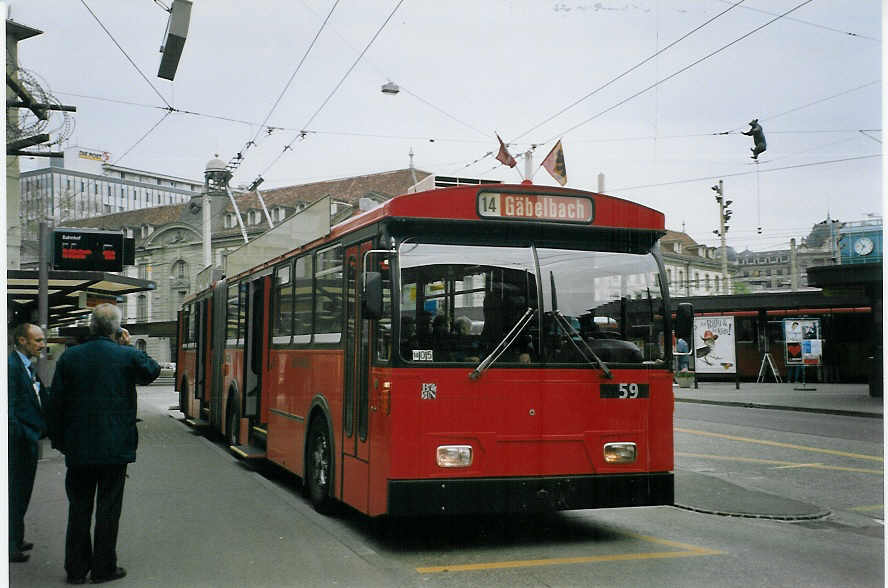 (067'307) - Bernmobil, Bern - Nr. 59 - FBW/Hess Gelenktrolleybus am 1. Mai 2004 beim Bahnhof Bern