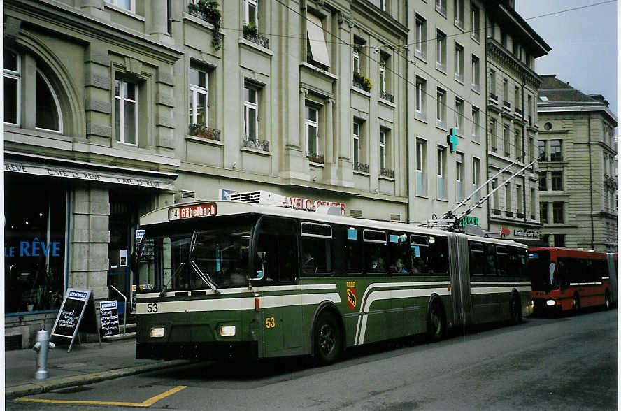 (067'435) - SVB Bern - Nr. 53 - FBW/R&J Gelenktrolleybus am 13. Mai 2004 in Bern, Hirschengraben