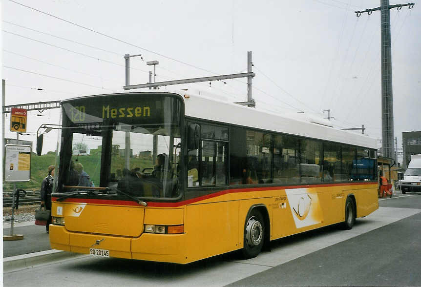 (067'505) - Steiner, Messen - SO 20'145 - Volvo/Hess am 13. Mai 2004 beim Bahnhof Zollikofen