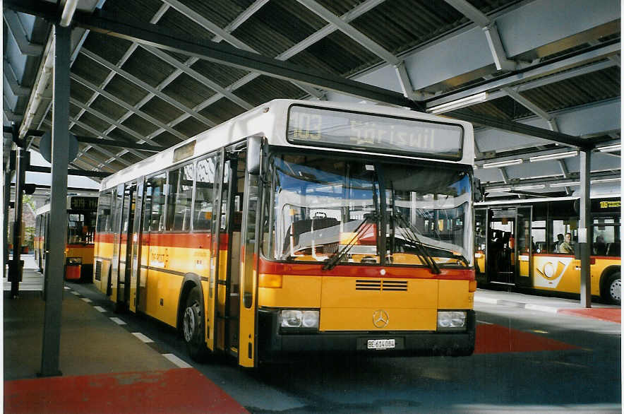 (067'603) - PostAuto Bern-Freiburg-Solothurn - Nr. 502/BE 614'084 - Mercedes/R&J (ex P 25'368) am 17. Mai 2004 in Bern, Postautostation