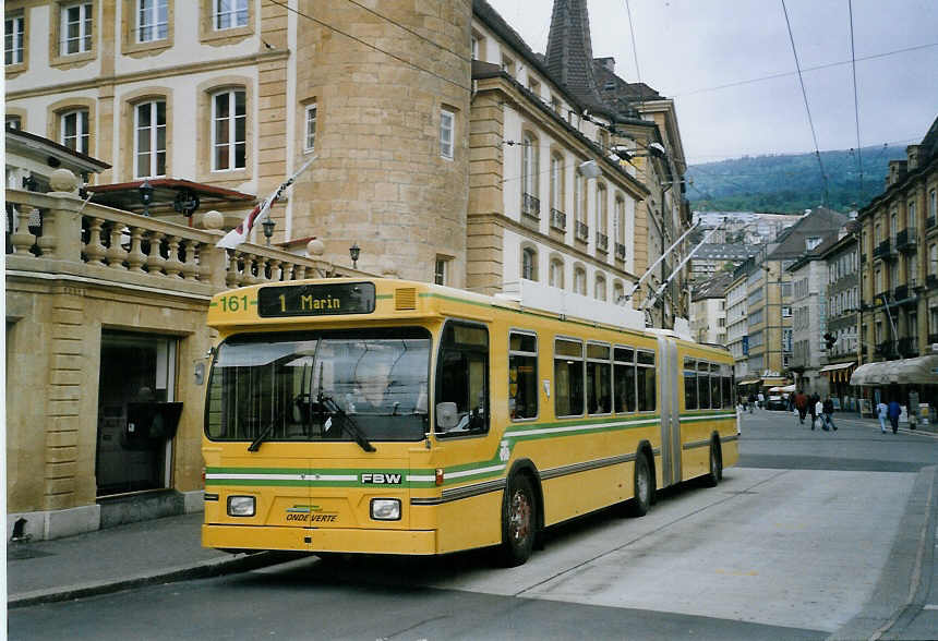 (067'626) - TN Neuchtel - Nr. 161 - FBW/Hess Gelenktrolleybus am 22. Mai 2004 in Neuchtel, Place Pury
