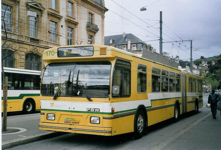 (067'627) - TN Neuchtel - Nr. 171 - FBW/Hess Gelenktrolleybus am 22. Mai 2004 in Neuchtel, Place Pury