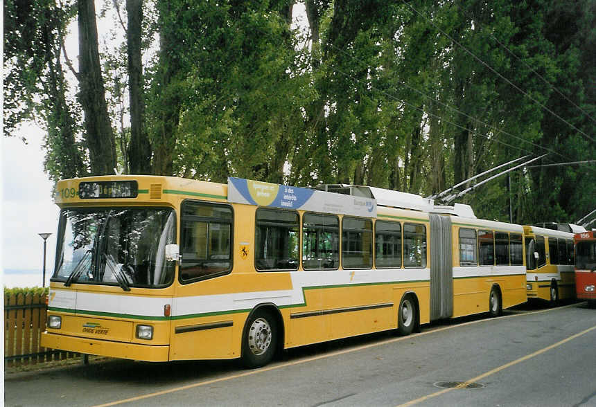 (067'704) - TN Neuchtel - Nr. 109 - NAW/Hess Gelenktrolleybus am 22. Mai 2004 in Neuchtel, Dpt