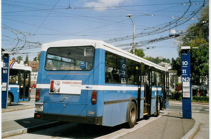 (067'718) - Bucheli, Kriens - Nr. 5/LU 15'771 - NAW/FHS am 23. Mai 2004 beim Bahnhof Luzern
