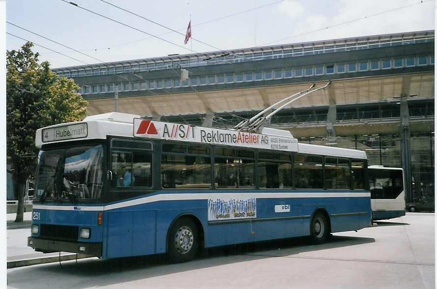 (067'813) - VBL Luzern - Nr. 251 - NAW/Hess Trolleybus am 23. Mai 2004 beim Bahnhof Luzern