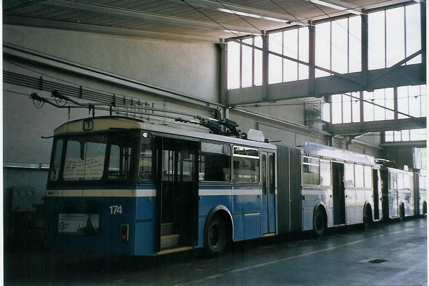 (067'815) - VBL Luzern - Nr. 174 - Volvo/Hess Gelenktrolleybus am 23. Mai 2004 in Luzern, Depot