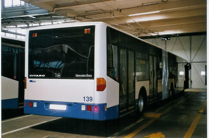 (067'828) - VBL Luzern - Nr. 139/LU 199'439 - Mercedes am 23. Mai 2004 in Luzern, Depot