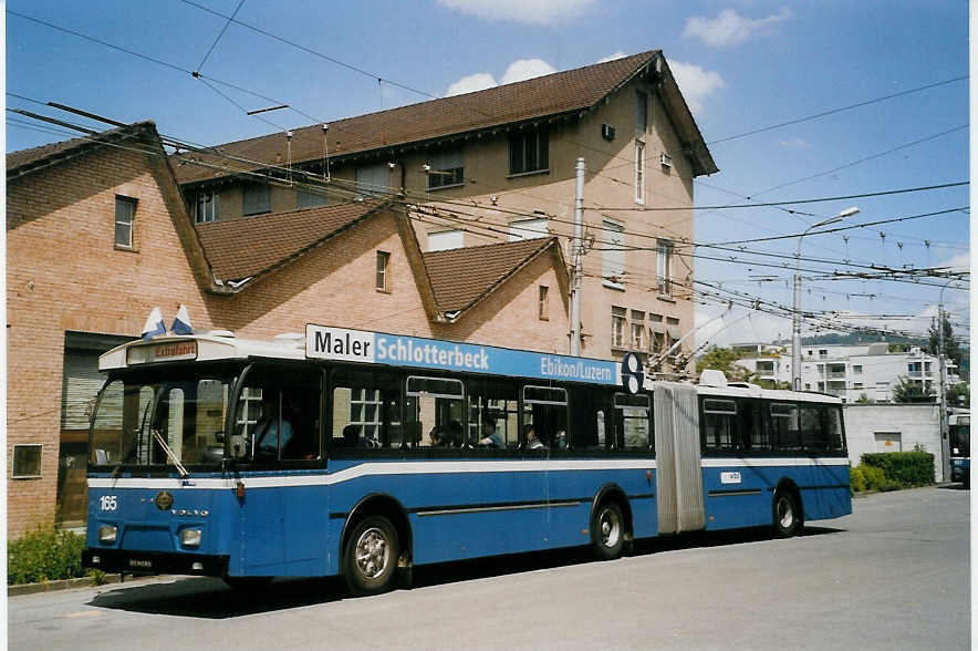 (067'832) - VBL Luzern - Nr. 165 - Volvo/Hess Gelenktrolleybus am 23. Mai 2004 in Luzern, Depot