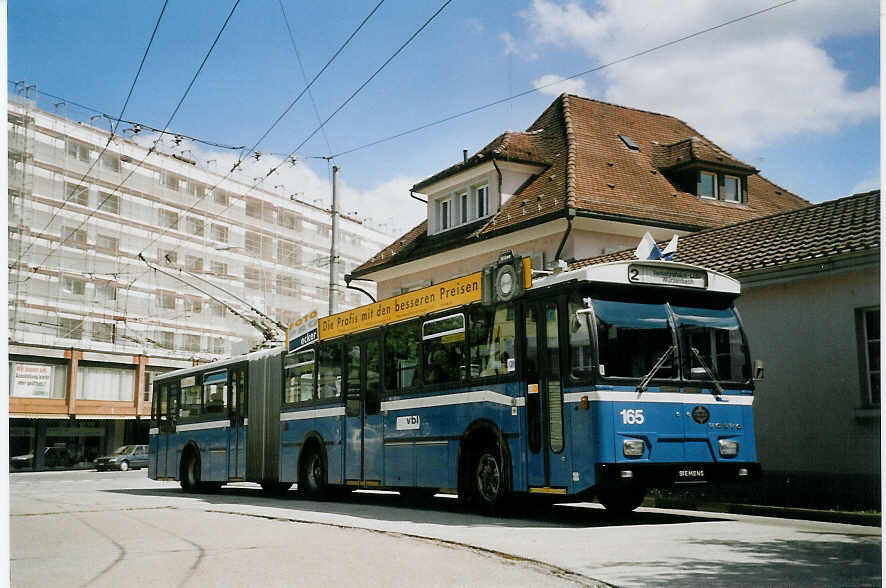 (067'908) - VBL Luzern - Nr. 165 - Volvo/Hess Gelenktrolleybus am 23. Mai 2004 in Emmenbrcke, Centralplatz