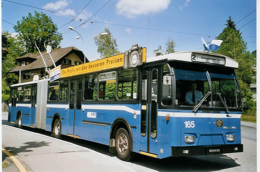 (067'914) - VBL Luzern - Nr. 165 - Volvo/Hess Gelenktrolleybus am 23. Mai 2004 in Luzern, Wrzenbach