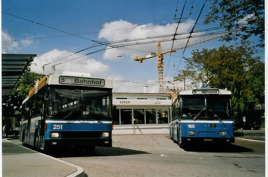 (067'919) - VBL Luzern - Nr. 251 - NAW/Hess Trolleybus + Nr. 165 - Volvo/Hess Gelenktrolleybus am 23. Mai 2004 in Luzern, Allmend