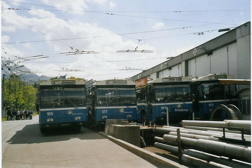 (067'936) - VBL Luzern - Nr. 165 + Nr. 177 + Nr. 169 + Nr. 173 - Volvo/Hess Gelenktrolleybusse am 23. Mai 2004 in Luzern, Depot