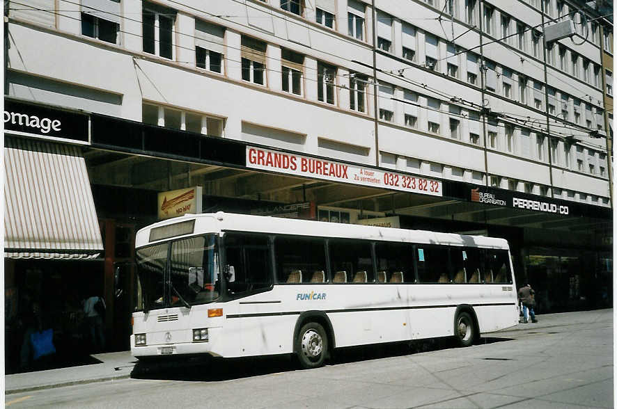 (068'034) - Funi-Car, Biel - Nr. 6/BE 99'306 - Mercedes/R&J (ex P 25'327) am 29. Mai 2004 beim Bahnhof Biel