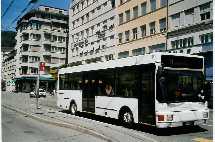 (068'036) - Funi-Car, Biel - Nr. 2/BE 424'202 - MAN/Gppel (ex Estermann, Beromnster) am 29. Mai 2004 beim Bahnhof Biel
