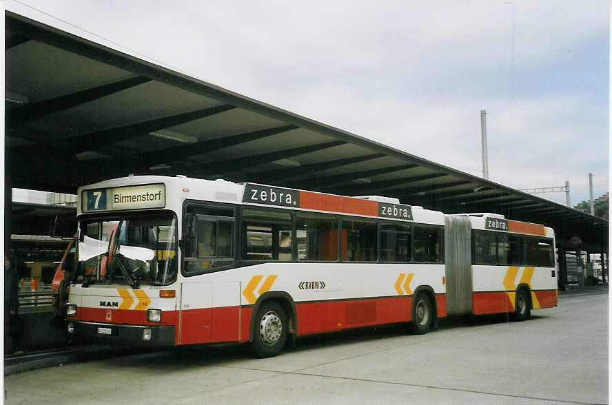(068'403) - RVBW Wettingen - Nr. 114/AG 226'219 - MAN/R&J am 19. Juni 2004 beim Bahnhof Baden