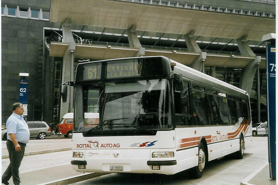 (068'727) - ARAG Ruswil - Nr. 9/LU 15'513 - Renault am 27. Juni 2004 beim Bahnhof Luzern