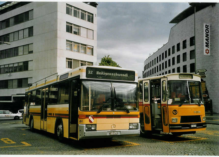 (068'823) - STI Thun - Nr. 61/BE 452'461 - Mercedes/R&J am 5. Juli 2004 beim Bahnhof Thun