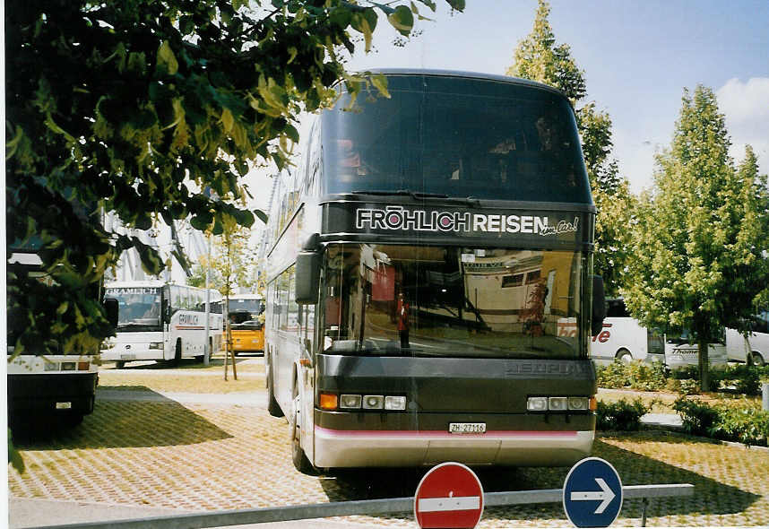 (068'910) - Aus der Schweiz: Frhlich, Zrich - ZH 27'116 - Neoplan am 6. Juli 2004 in Rust, Europapark