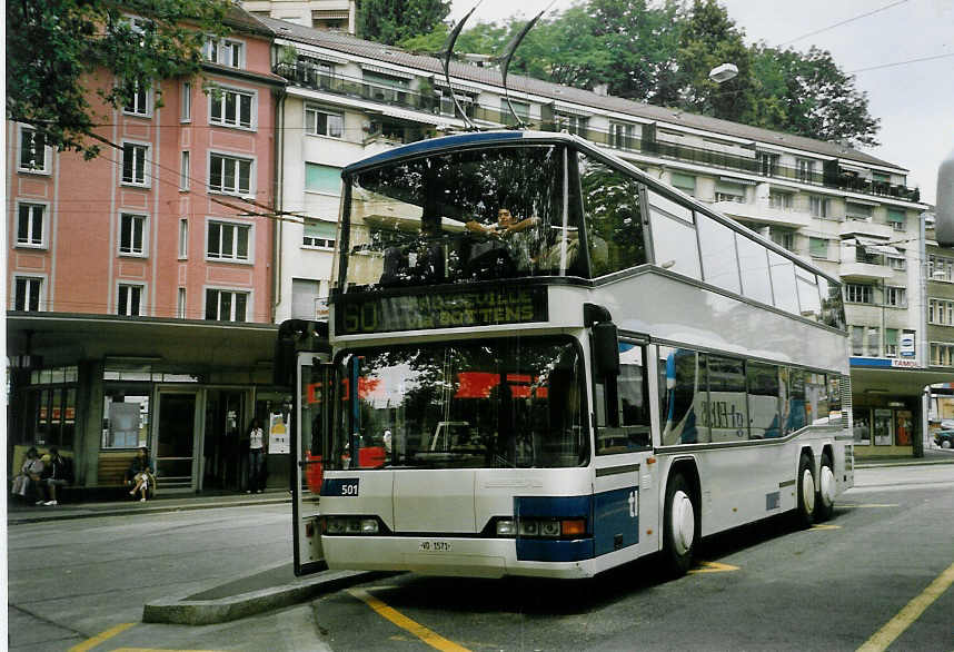 (069'033) - TL Lausanne - Nr. 501/VD 1571 - Neoplan am 8. Juli 2004 in Lausanne, Tunnel