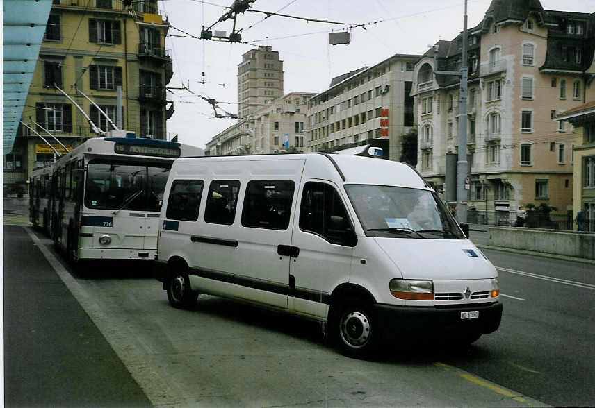 (069'130) - TL Lausanne - VD 57'890 - Renault am 8. Juli 2004 in Lausanne, Chauderon