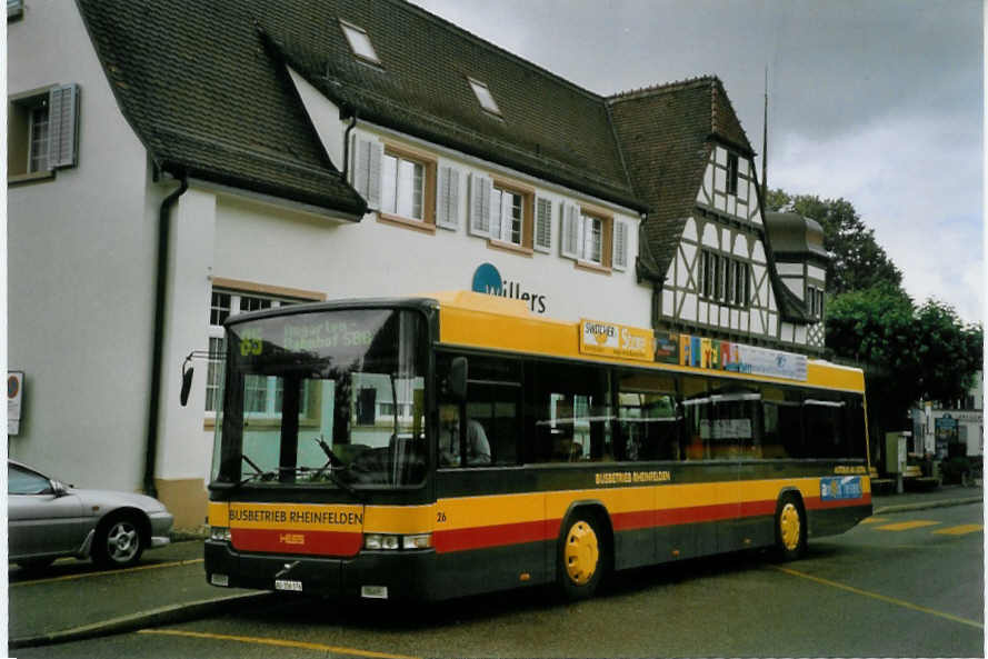(069'234) - AAGL Liestal - Nr. 26/AG 356'376 - Volvo/Hess am 10. Juli 2004 beim Bahnhof Rheinfelden