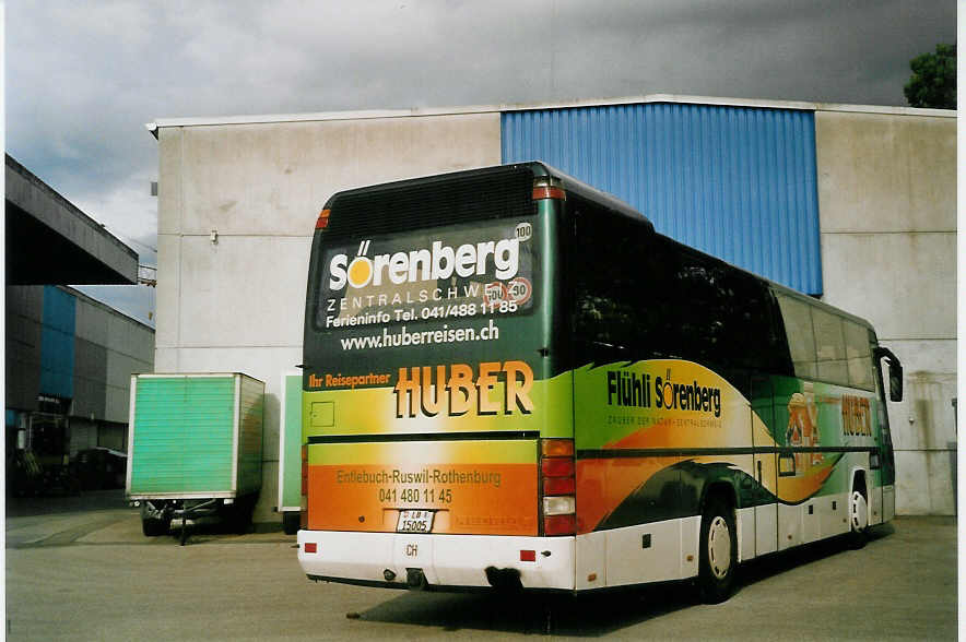 (069'336) - Huber, Entlebuch - LU 15'005 - Neoplan am 10. Juli 2004 in Ruswil, Garage