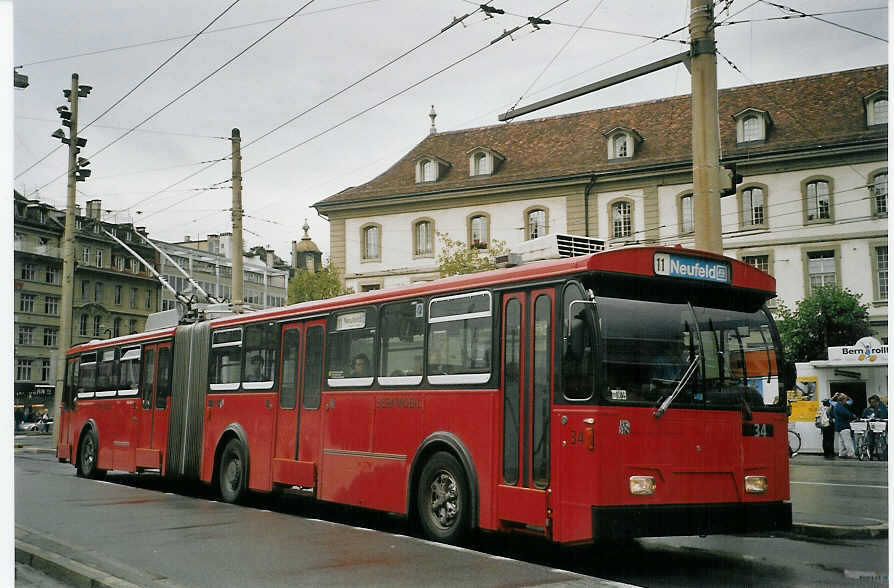 (069'935) - Bernmobil, Bern - Nr. 34 - FBW/Gangloff Gelenktrolleybus am 19. August 2004 beim Bahnhof Bern