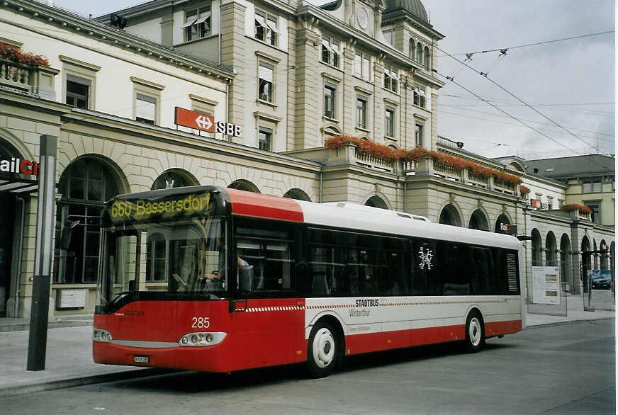 (070'009) - SW Winterthur - Nr. 285/ZH 719'285 - Solaris am 21. August 2004 beim Hauptbahnhof Winterthur