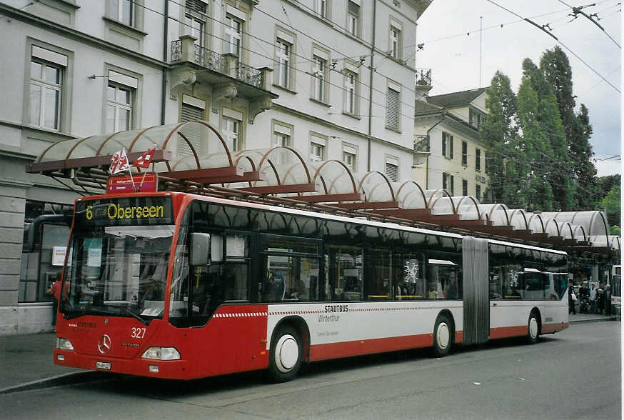 (070'010) - SW Winterthur - Nr. 327/ZH 489'327 - Mercedes am 21. August 2004 beim Hauptbahnhof Winterthur