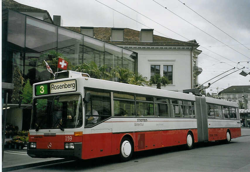 (070'016) - SW Winterthur - Nr. 159 - Mercedes Gelenktrolleybus am 21. August 2004 beim Hauptbahnhof Winterthur