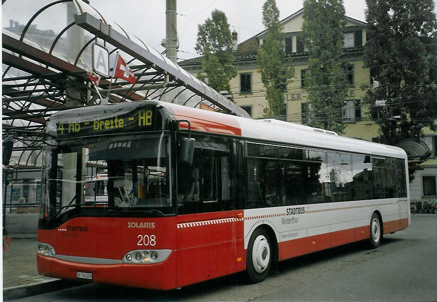 (070'023) - SW Winterthur - Nr. 208/ZH 730'208 - Solaris am 21. August 2004 beim Hauptbahnhof Winterthur
