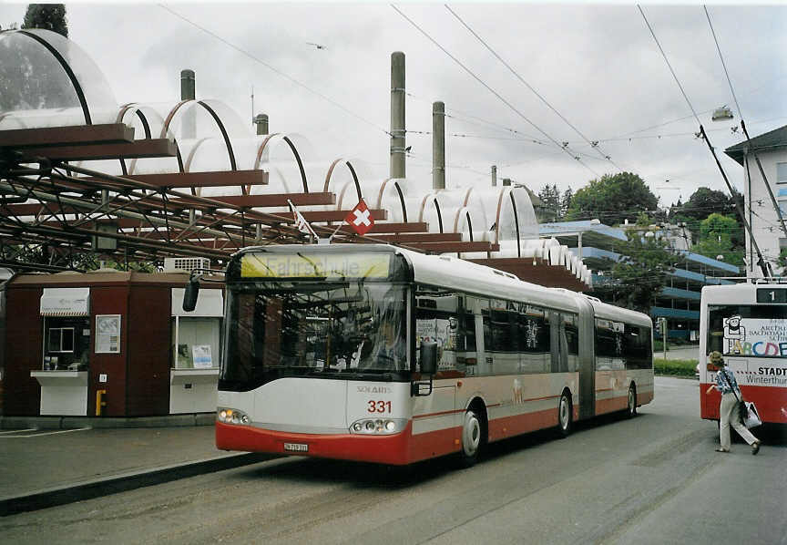 (070'101) - WV Winterthur - Nr. 331/ZH 719'331 - Solaris am 21. August 2004 beim Hauptbahnhof Winterthur