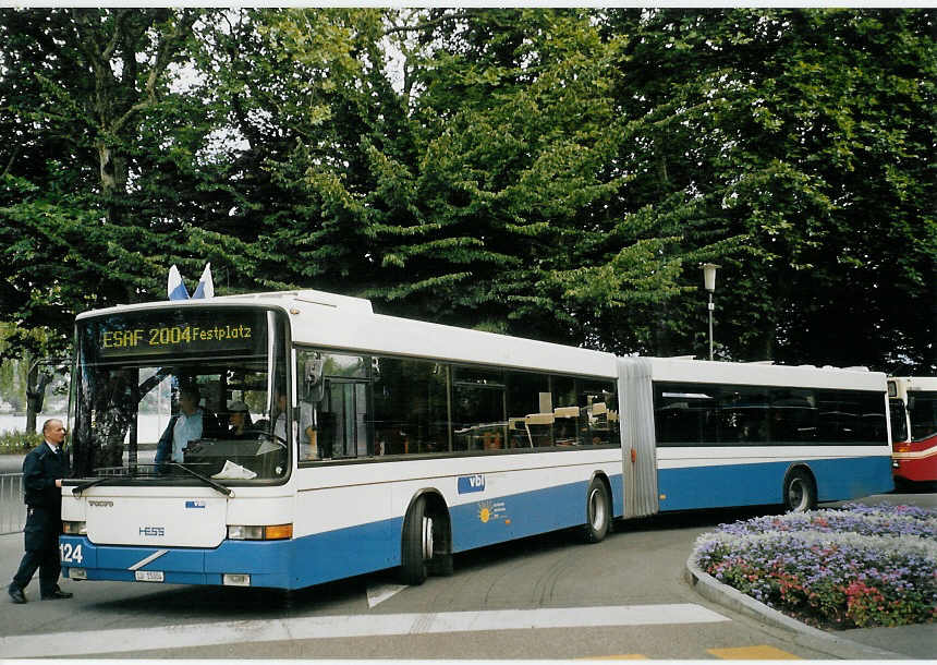(070'222) - VBL Luzern - Nr. 124/LU 15'004 - Volvo/Hess am 21. August 2004 in Luzern, Inseli-P