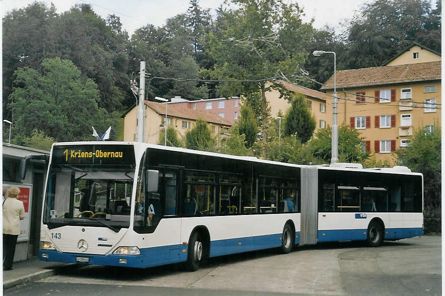 (070'236) - VBL Luzern - Nr. 143/LU 199'443 - Mercedes am 21. August 2004 in Luzern, Maihof