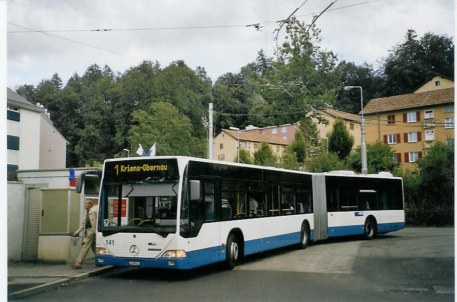 (070'306) - VBL Luzern - Nr. 141/LU 199'441 - Mercedes am 21. August 2004 in Luzern, Maihof