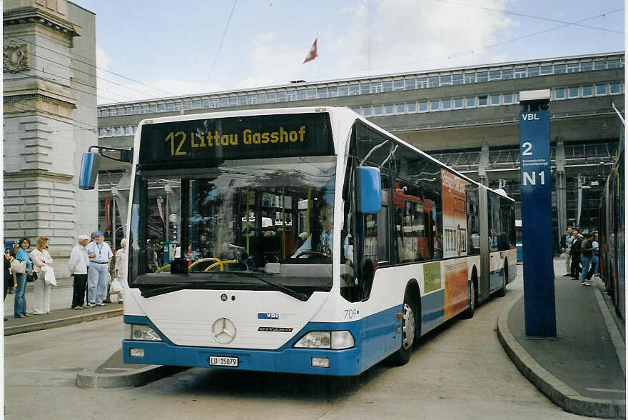 (070'308) - Heggli, Kriens - Nr. 709/LU 15'079 - Mercedes am 21. August 2004 beim Bahnhof Luzern