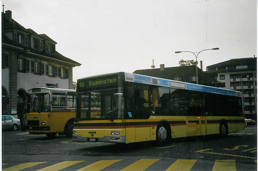 (070'717) - STI Thun - Nr. 91/BE 572'091 - MAN am 7. September 2004 beim Bahnhof Thun