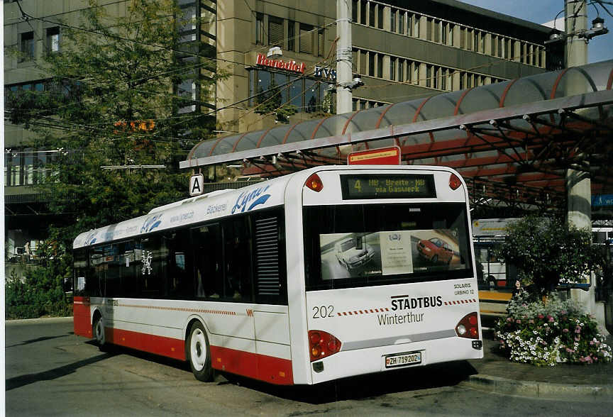(071'504) - SW Winterthur - Nr. 202/ZH 719'202 - Solaris am 4. Oktober 2004 beim Hauptbahnhof Winterthur
