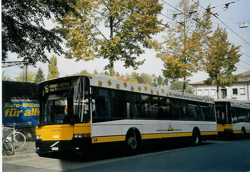 (071'522) - VBSH Schaffhausen - Nr. 24/SH 38'024 - Volvo/Hess am 4. Oktober 2004 beim Bahnhof Schaffhausen