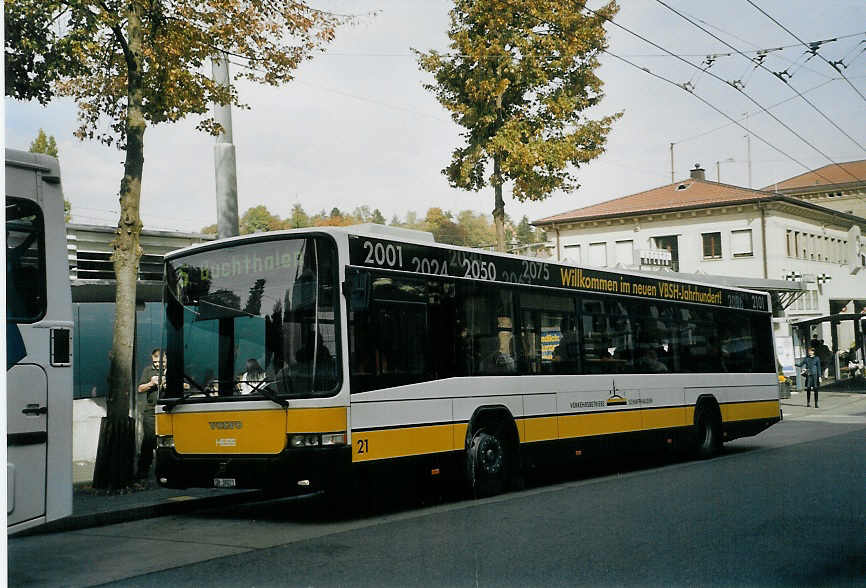 (071'524) - VBSH Schaffhausen - Nr. 21/SH 38'021 - Volvo/Hess am 4. Oktober 2004 beim Bahnhof Schaffhausen