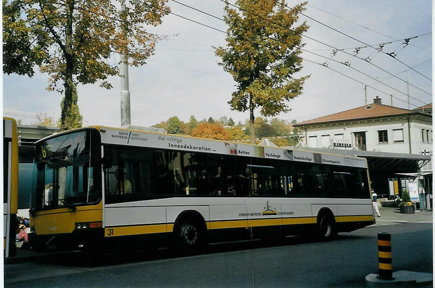 (071'531) - VBSH Schaffhausen - Nr. 31/SH 38'031 - Volvo/Hess am 4. Oktober 2004 beim Bahnhof Schaffhausen