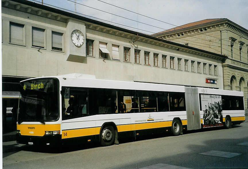 (071'536) - VBSH Schaffhausen - Nr. 14/SH 38'014 - Volvo/Hess am 4. Oktober 2004 beim Bahnhof Schaffhausen