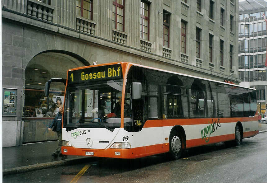 (071'930) - Regiobus, Gossau - Nr. 19/SG 7319 - Mercedes am 11. Oktober 2004 beim Bahnhof St. Gallen