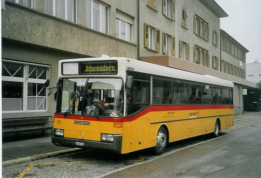 (072'021) - Schmidt, Jonschwil - SG 267'108 - Mercedes (ex Buner&Schmidt, Jonschwil) am 11. Oktober 2004 beim Bahnhof Herisau
