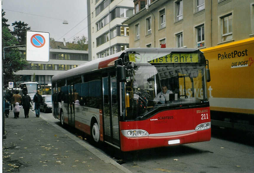 (072'204) - SW Winterthur - Nr. 211/ZH 730'211 - Solaris am 11. Oktober 2004 beim Hauptbahnhof Winterthur