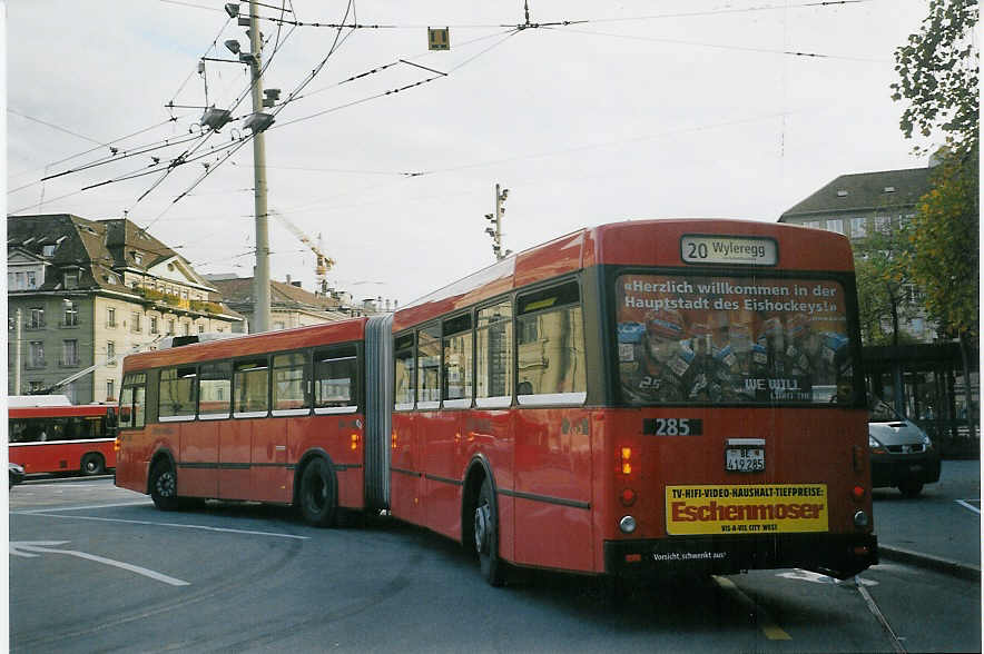 (072'222) - Bernmobil, Bern - Nr. 285/BE 419'285 - Volvo/R&J-Hess-Gangloff am 21. Oktober 2004 beim Bahnhof Bern