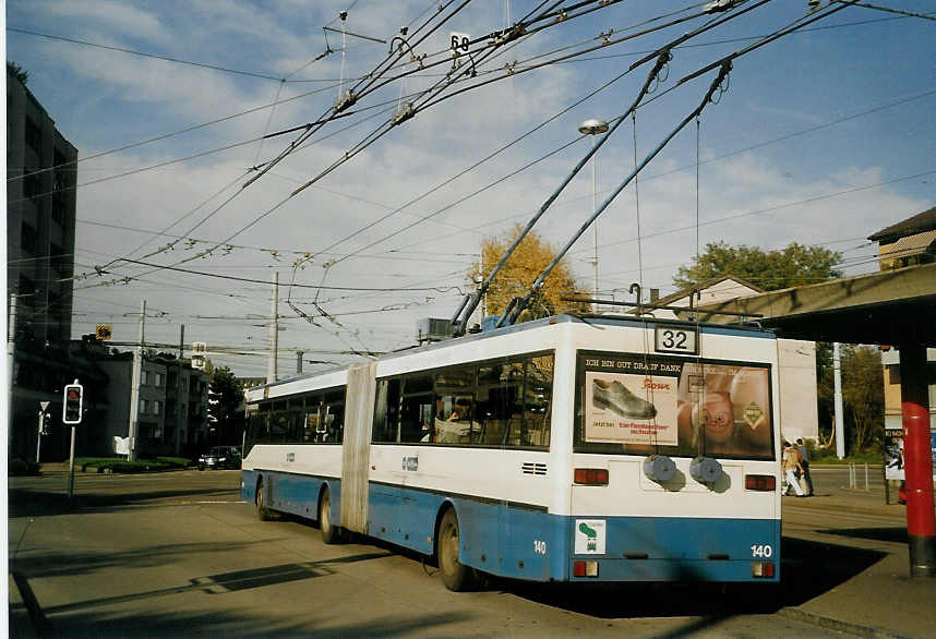 (072'236) - VBZ Zrich - Nr. 140 - Mercedes Gelenktrolleybus am 23. Oktober 2004 in Zrich, Bucheggplatz
