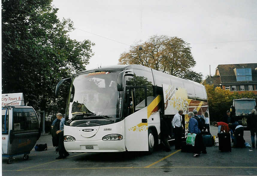 (072'305) - Jann, Rmlang - ZH 642'046 - Scania/Irizar am 23. Oktober 2004 in Zrich, Sihlquai