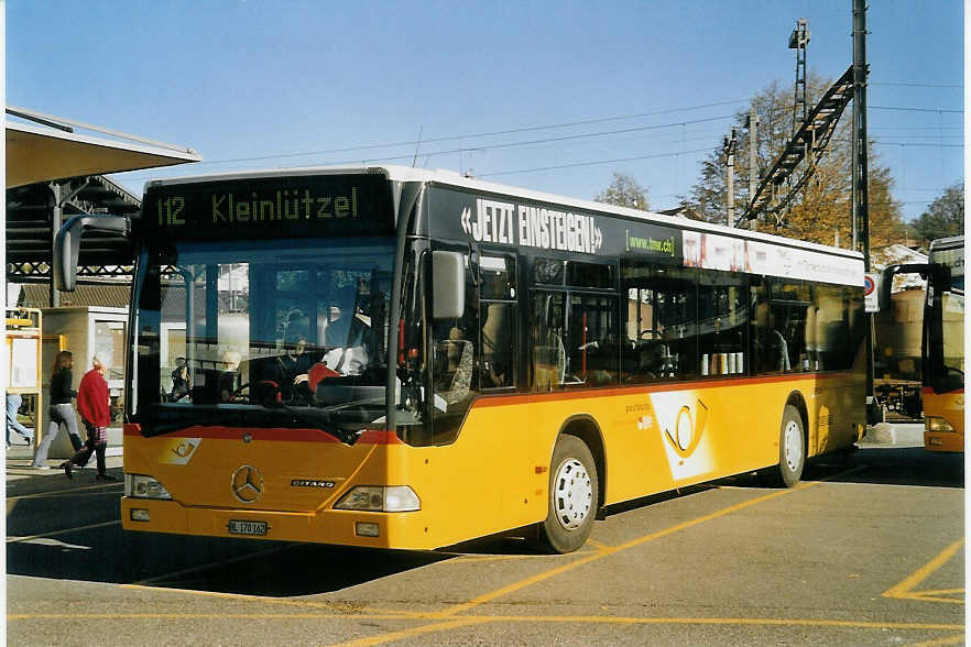(072'318) - PostAuto Nordwestschweiz - BL 170'162 - Mercedes (ex P 25'243) am 24. Oktober 2004 beim Bahnhof Laufen